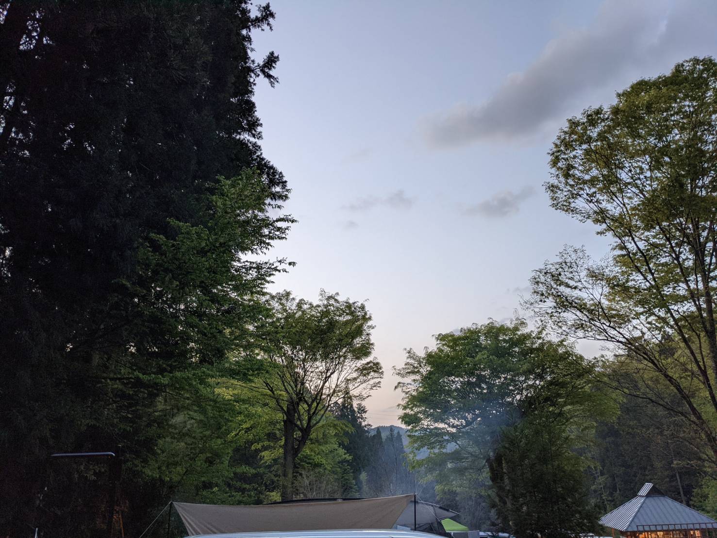 丹波篠山渓谷の森公園オートキャンプ場での夕暮れ3