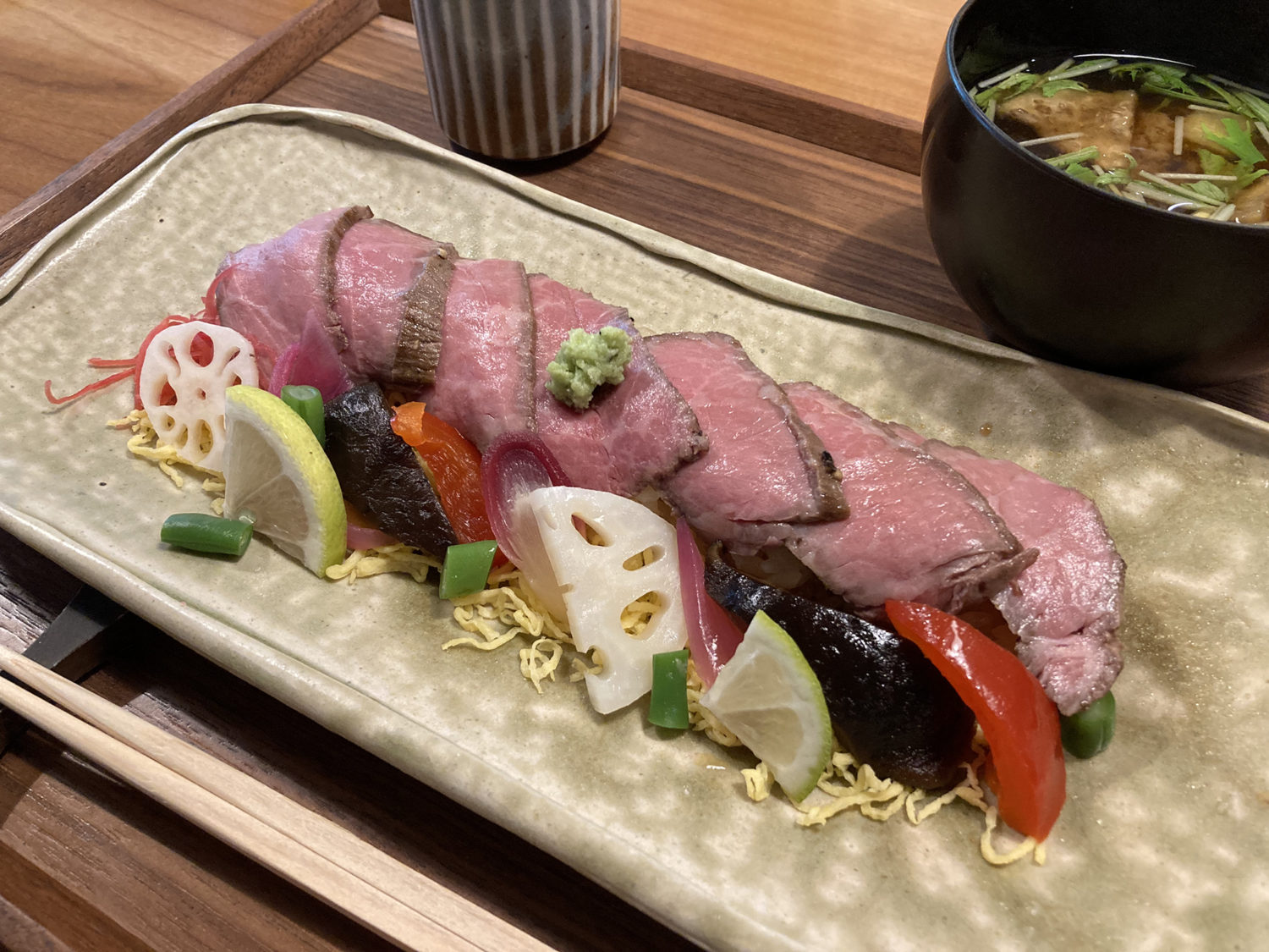 工房レストラン「wakuden MORI」
ローストビーフ寿司