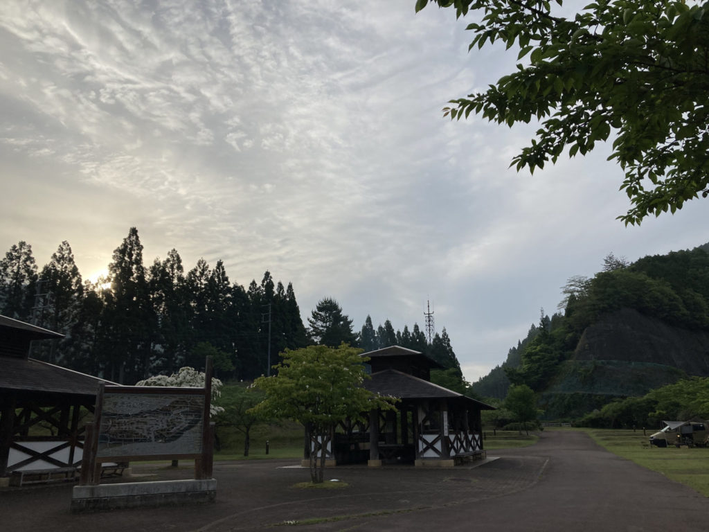 京都市 宇津峡公園　オートキャンプ場の朝1